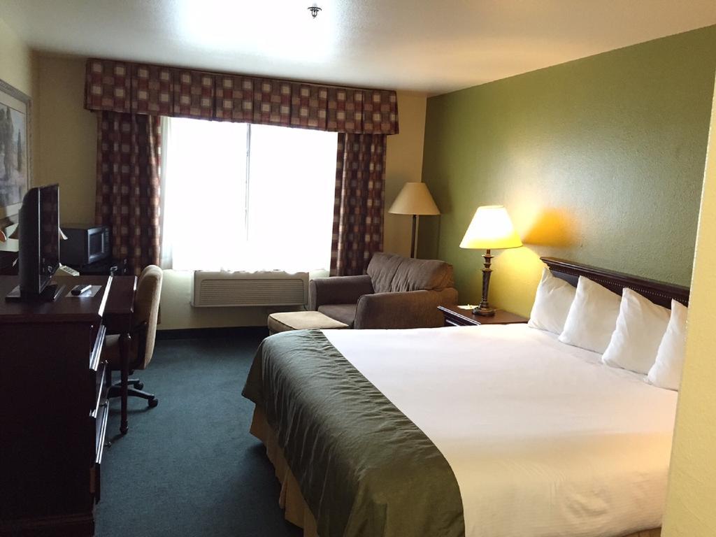 Super 8 By Wyndham Mccall Ngoại thất bức ảnh